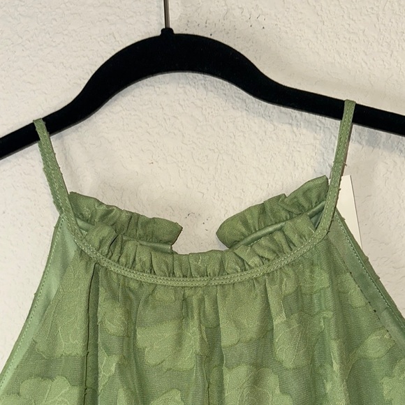 Green‎ Francesca’s Sleeveless Ruffle Top - Picture 4 of 5